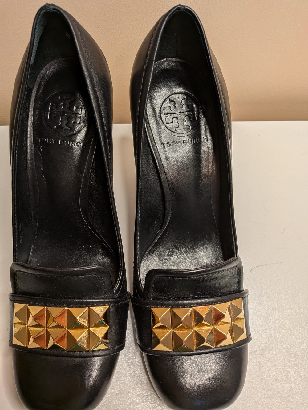 Tory Burch Black Leather Gold Stud Block Heel Pumps Size 7 - Picture 3 of 14